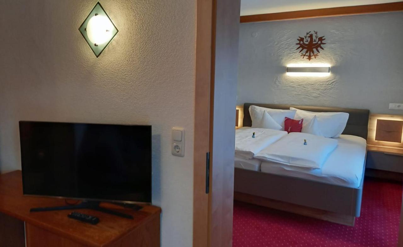 Hotel Haus Tirol Garni Ried im Oberinntal Exterior foto