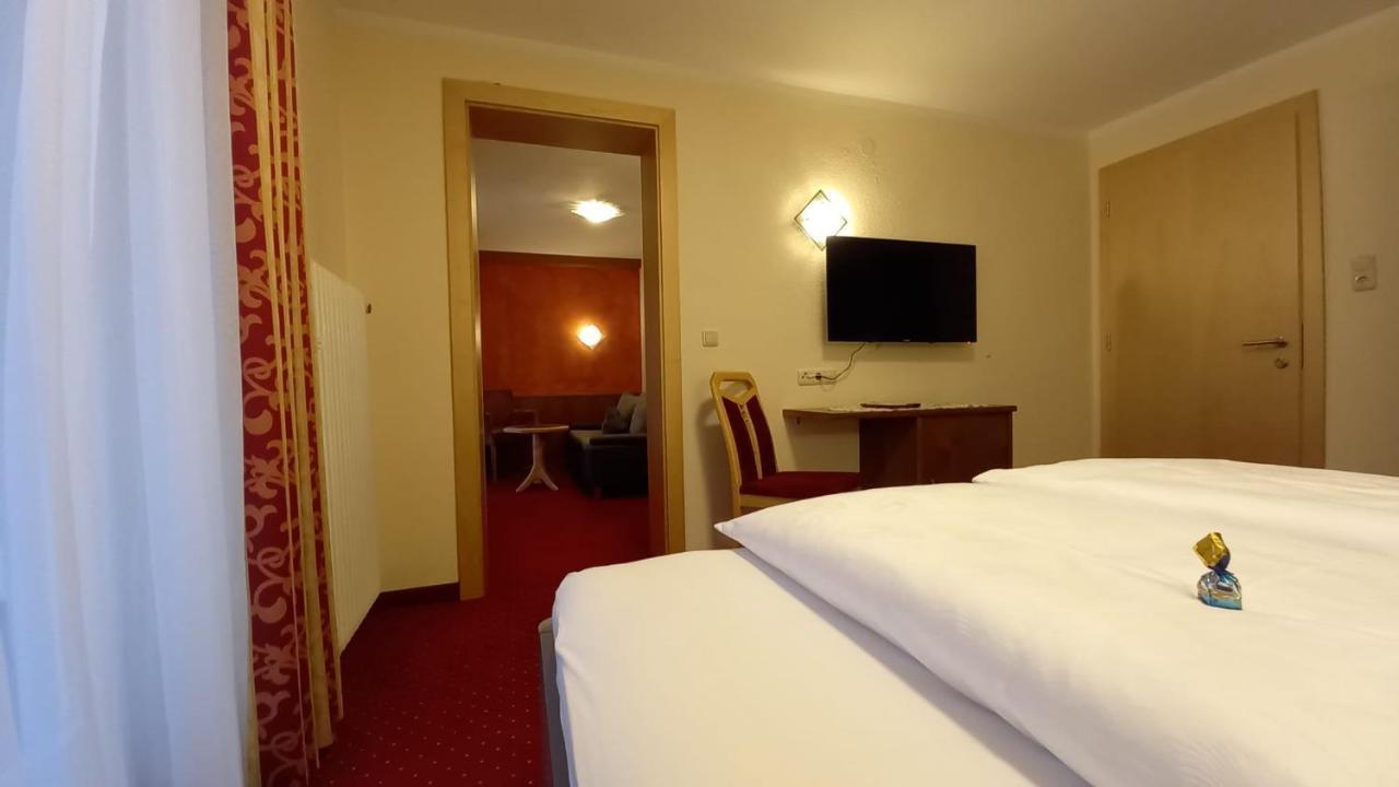 Hotel Haus Tirol Garni Ried im Oberinntal Exterior foto
