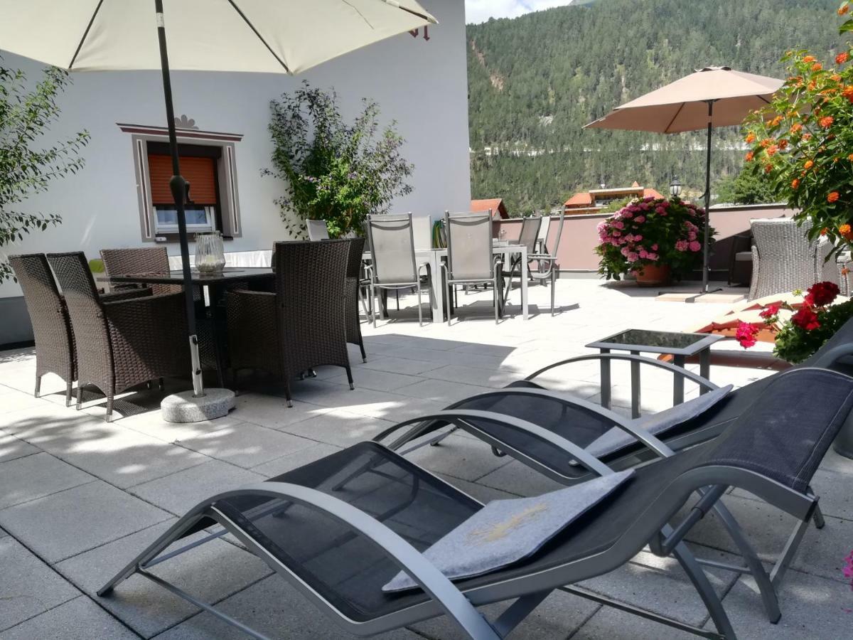Hotel Haus Tirol Garni Ried im Oberinntal Exterior foto